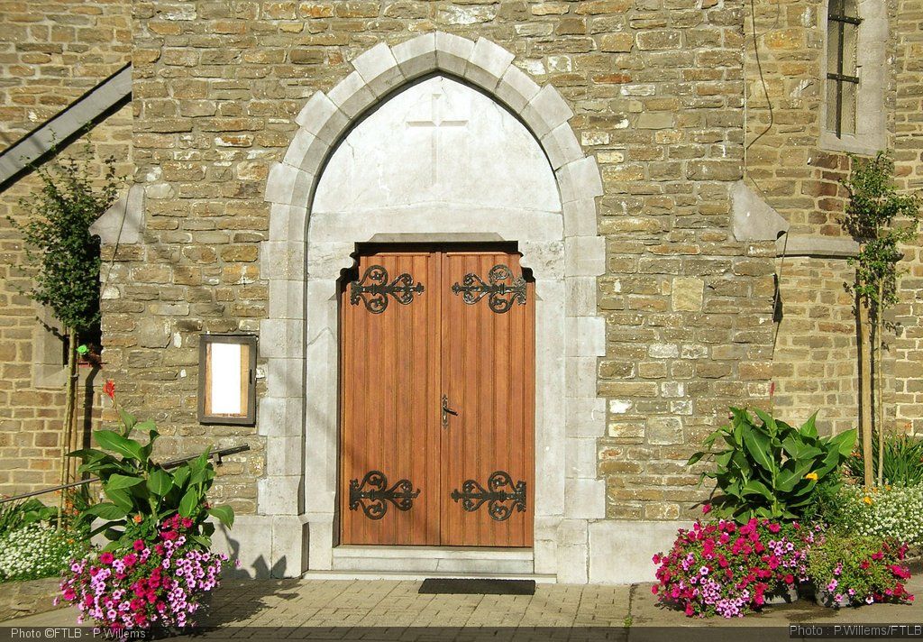 L'église Saint-Paul et grotte Notre-Dame de Lourdes